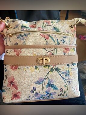 Time and Tru Women's Adult Norah Crossbody Handbag Floral Print